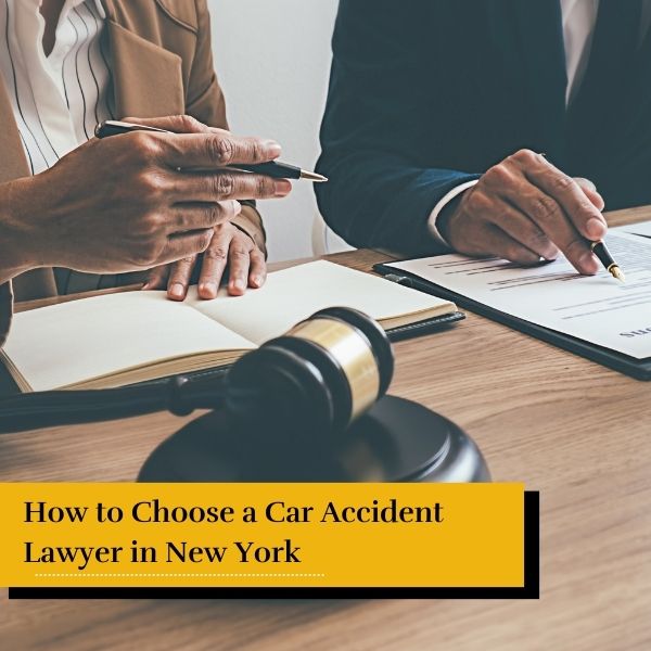new york car accident lawyer with his client - how to choose a car accident lawyer in New York