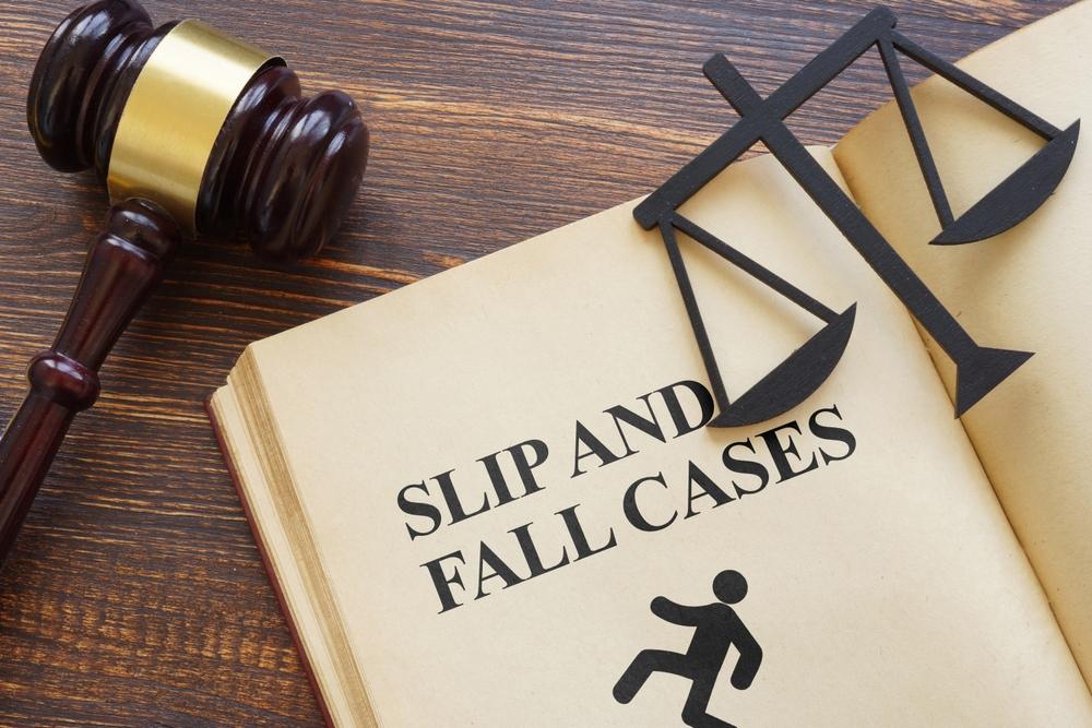 Slip and fall cases book with gavel and scales of justice – concept for Brooklyn premises liability claims.
